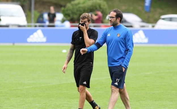 Iñigo Martínez se retira del entrenamiento.