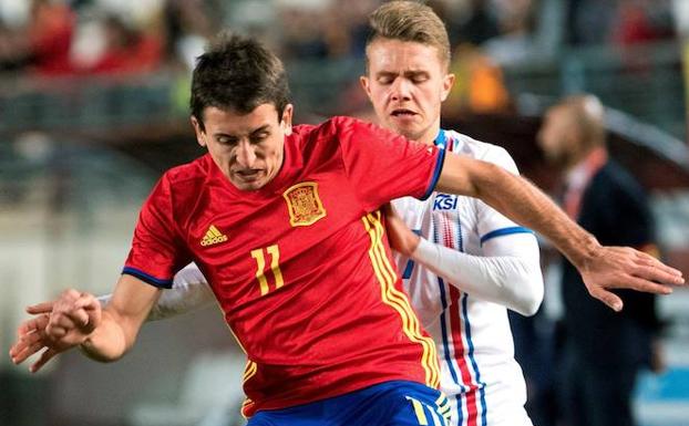 Oyarzabal, en un partido con la selección española sub-21./EFE