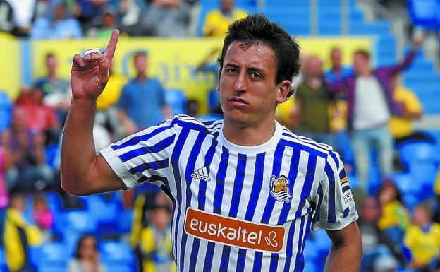 Oyarzabal celebra el gol marcado en el último encuentro de la Real Sociedad./ALTERPHOTOS
