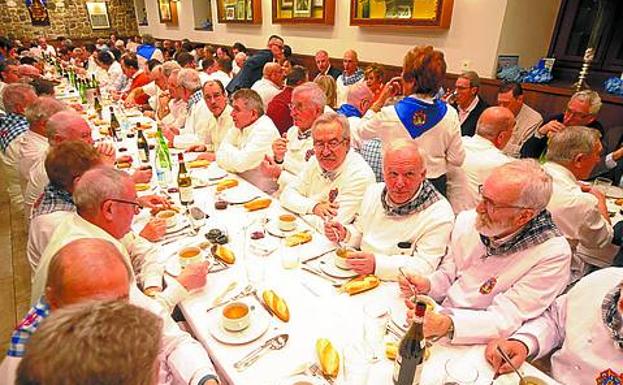 No faltaron angulas en la sociedad Gaztelubide