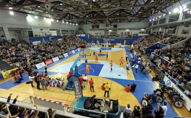 Vista desde un fondo del José Antonio Gasca el día del ascenso a la ACB ante el Coruña. /José Mari López
