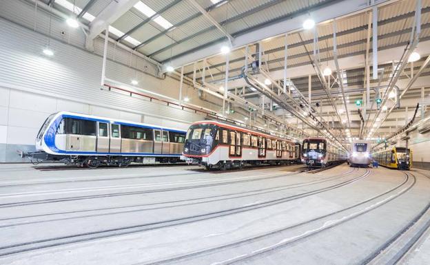 Unidades ferroviarias en la planta central de CAF en Beasain. /DV