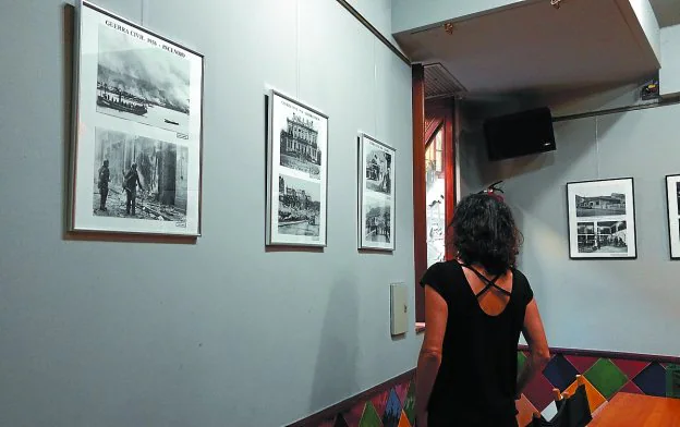Paredes con historia. El pasado irunés a través de la colección de fotografías del archivo personal de Jose Mari Castillo ilustra este verano el interior del ateneo Kabigorri, en la calle Peña.