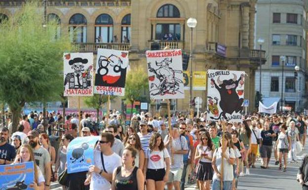Manifestación contra los toros en San Sebastián./José Mari López