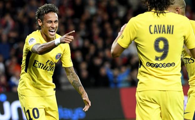 Neymar celebra su primer gol con el PSG.