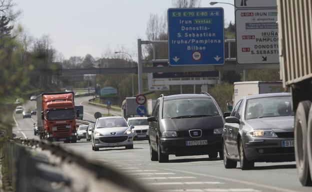 Kontuz ibili behar da egunotan, trafiko handikoak baitira.