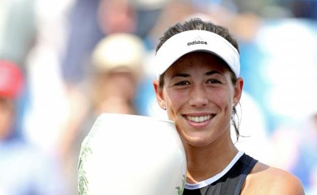 Garbiñe Muguruza, con el trofeo de Cincinatti.