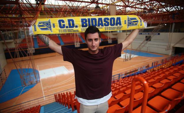 Zoan ledo, en su presentación como jugador del Bidasoa.