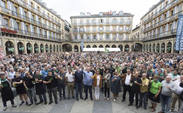 La plaza de la Constitución, hasta los topes en el Sagardo Eguna
