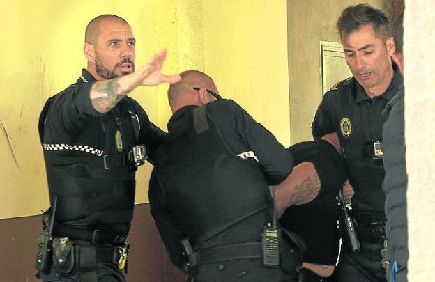 Médicos, bomberos y policías son los héroes de la vida cotidiana.