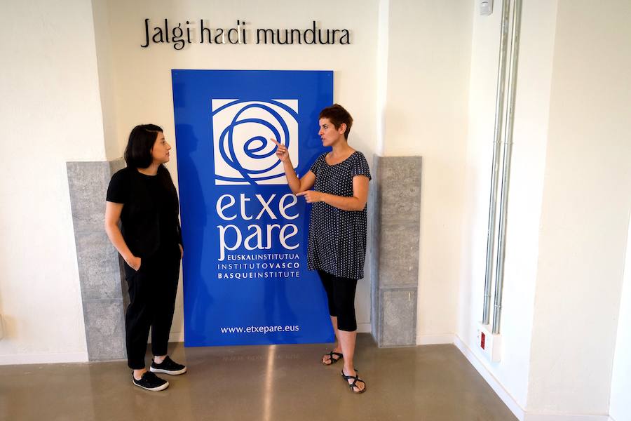Karla Tobar eta Nagore Legarreta, Wroclaw-n egonaldi artistikoa burutzen ari diren bi euskal artista