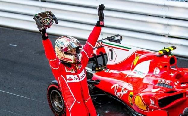 Vettel, celebra una victoria con Ferrari./EFE