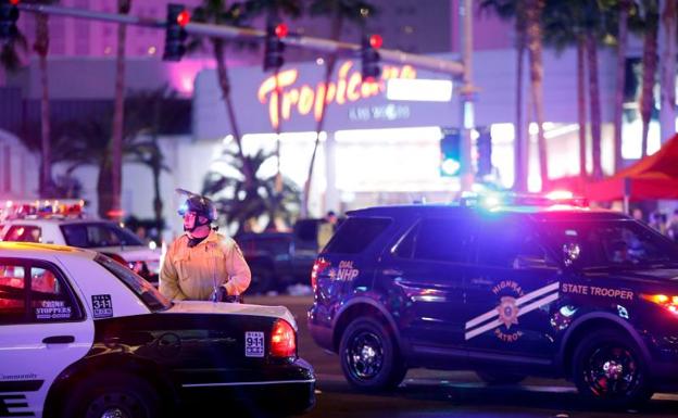 Policía tras el tiroteo en Las Vegas./Reuters