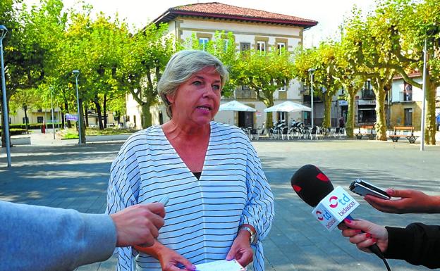 Larraza adelantó que, desde el sábado, el mercadillo tendrá más oferta y mejor disposición. 