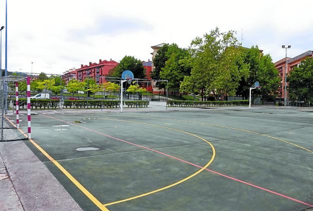 Con carpa. Las instalaciones de Ugalde acogerán a los equipos de balonmano que usan el Uranzu. 