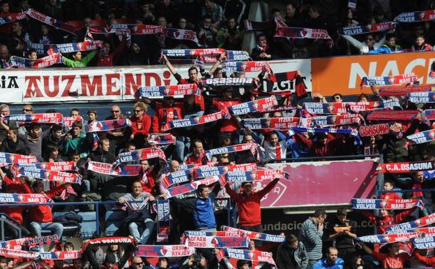 Aficionados de Osasuna en El Sadar. /Archivo