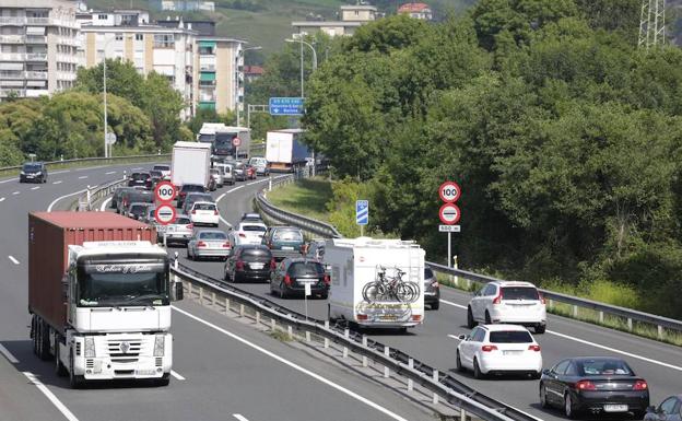 La tarifa plana beneficiará a quienes tienen que cruzar de un territorio a otro con asiduidad./MICHELENA