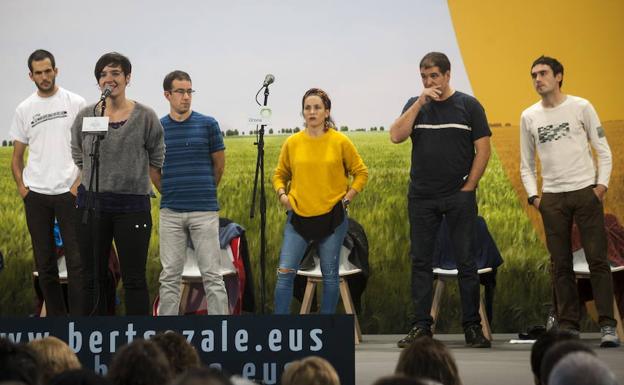Oihana Iguaran, mikroaren aurrean, Leitzan jokatu zen final laurdenean./GARI GARAIALDE/XDZ