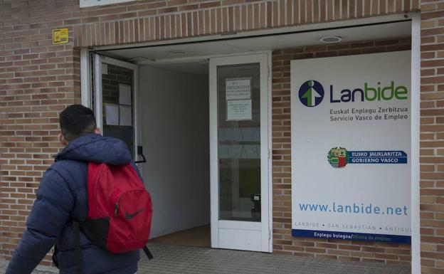 Artolazabal asume que el funcionamiento de Lanbide es «mejorable»