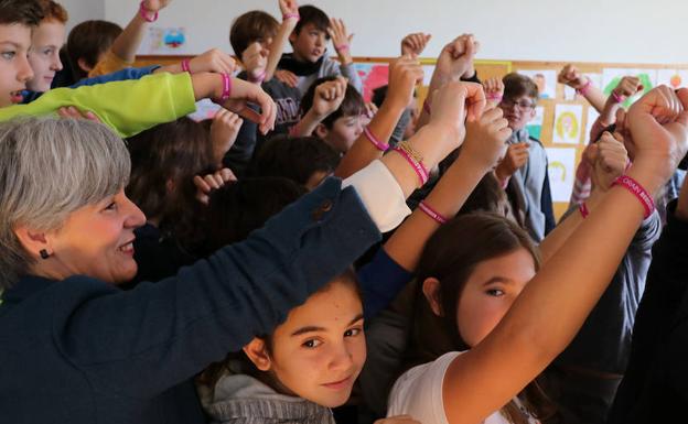 Miren Elgarresta. Donostiako Axular Lizeoko ikasleekin./GFA