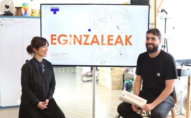 La directora cultural de Tabakalera, Ane Rodríguez, y el coordinador de Hirikilabs, Ibai Zabaleta, presentan la feria Eginzaleak!/