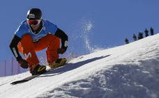 Eguibar durante la sesión clasificatoria de Snowboard Cross de los Campeonatos del Mundo de Snowboard y Freestyle Ski Sierra Nevada 2017 /EFE