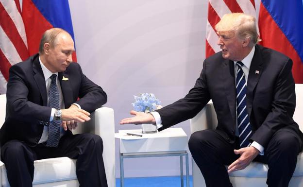 Vladímir Putin y Donald Trump, durante un encuentro./Saul Loeb (Afp)