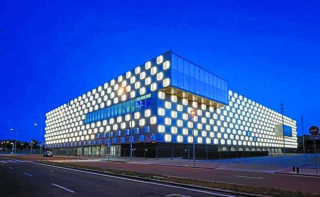 El exterior del Navarra Arena, edificio que alberga en su interior el nuevo frontón de Pamplona. :/Diario de Navarra