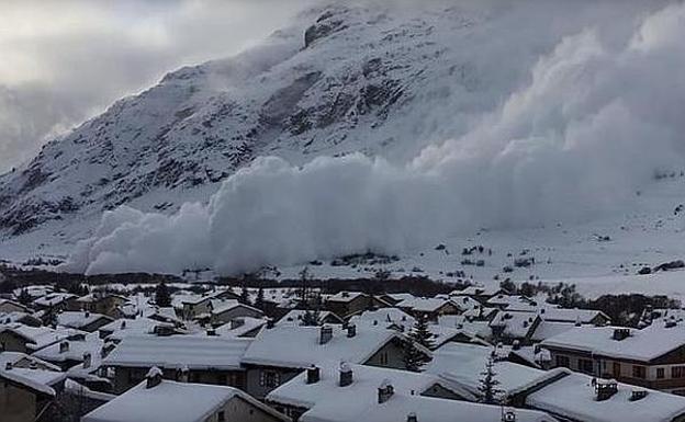 Las avalanchas son uno de los fenómenos más peligrosos de la nieve/Arxchivo