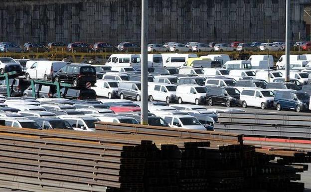 El puerto de Pasajes con productos para exportar./
