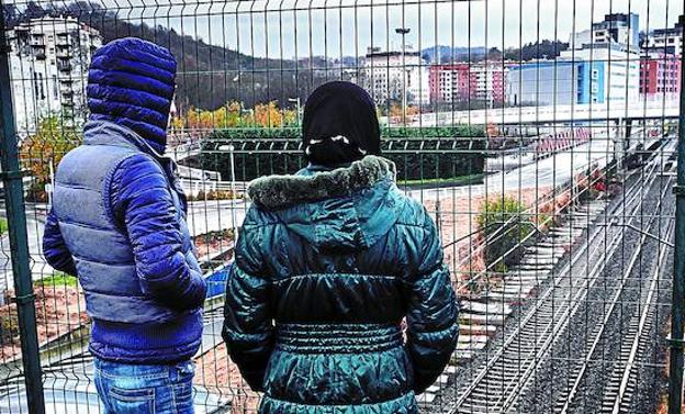 Ali y Laila viven en San Sebastián con sus tres hijos. Esta fimilia siria llegó a Gipuzkoa en julio procedentes del Líbano. /USOZ