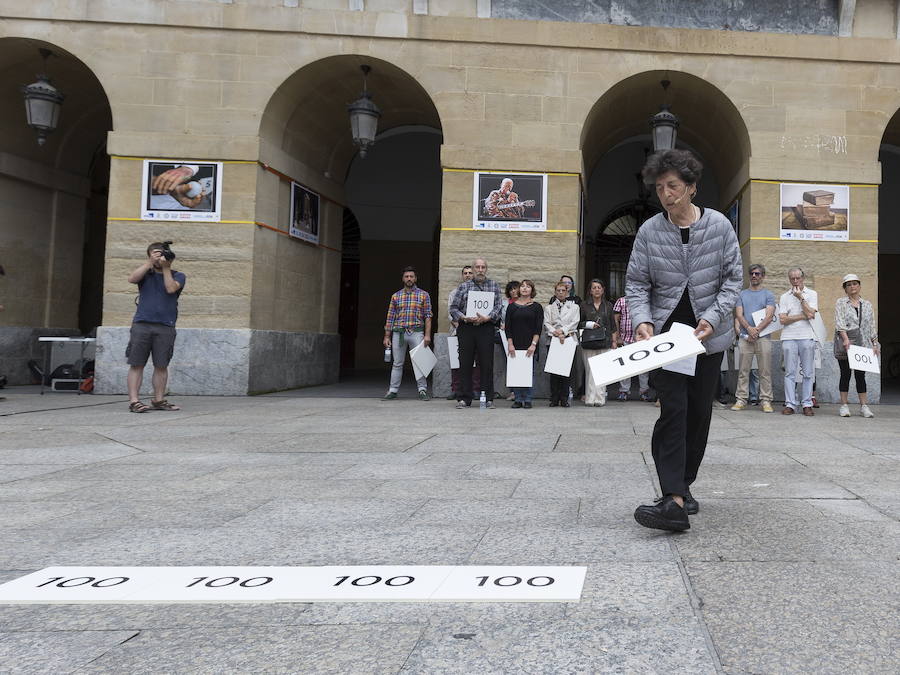 Esther Ferrer artista, iaz Donostian egindako 'performance' batean/Sara Santos