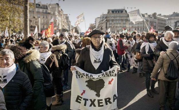 Francia trasladará en las próximas semanas a presos de ETA a cárceles cercanas a Euskadi