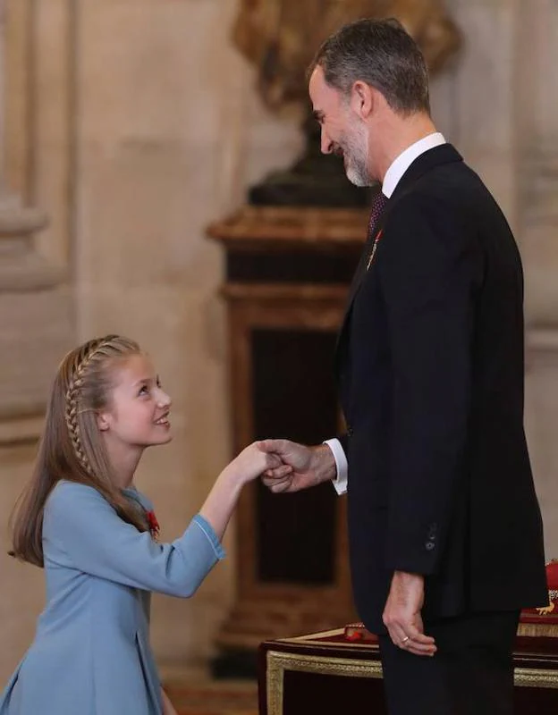 El Rey entrega el Toisón de Oro a la Princesa de Asturias.