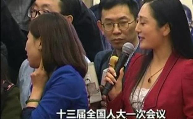La espontaneidad de una periodista china da la vuelta al mundo
