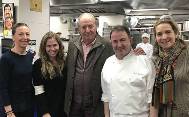 El rey Juan Carlos y la infanta Elena, en el Martín Berasategui