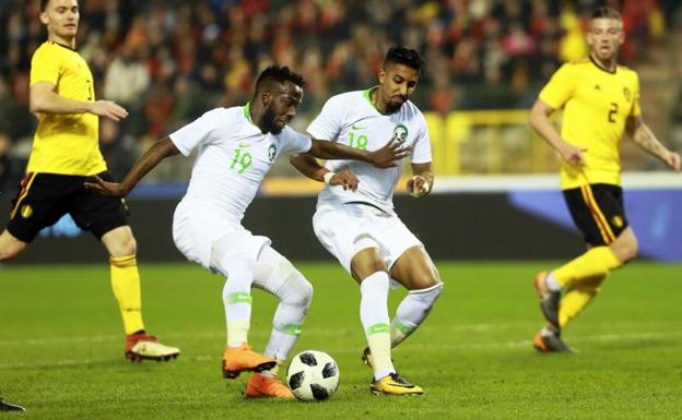 Fahad Al-Muwallad (i) y Salem Al Dawsari, con Arabia Saudí en el amistoso contra Bélgica. /EFE