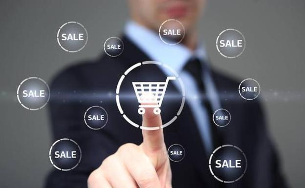 Condenada por comprar online en Eroski con falsas identidades
