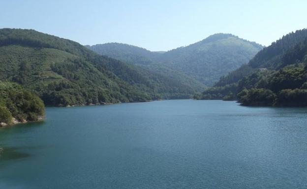 Vista del embalse de Ibai Eder. /ALEX SILVA