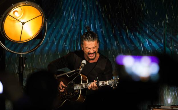 El cantautor Ricardo Arjona durante la presentación de su nueva gira./Virginia Carrasco