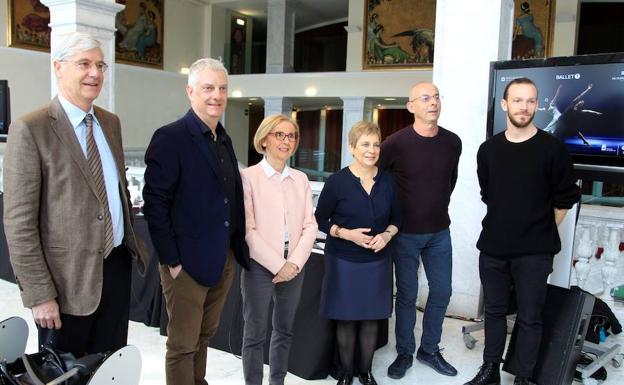 Los responsables municipales y del ballet, en San Sebastián/Iñigo Sánchez