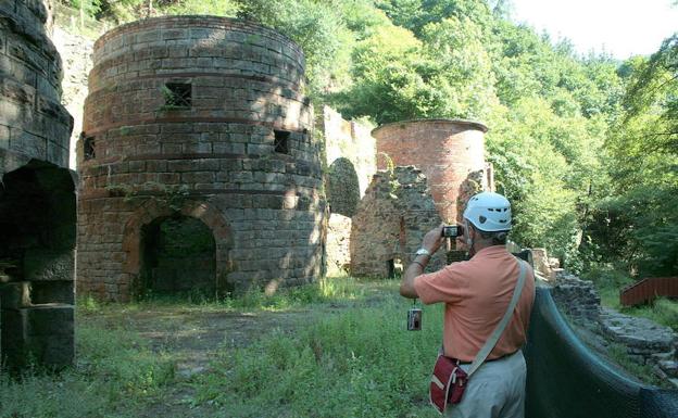 Imagen de una visita guiada a las minas de Irugurutzeta. / F. DE LA HERA
