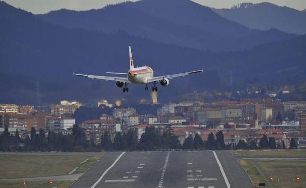 Los desvíos desde Loiu acaban muy lejos de Euskadi