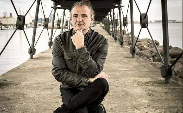 Joseba Gotzon, diskoko azaleko argazkian./