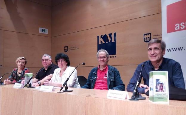 Urrian aurkeztu zuten Donostian XV. edizioa Itziar Gomez, Jose Migel Uribarren, Tere Irastortza, Pako Aristi eta Igor Arrizabalagak./