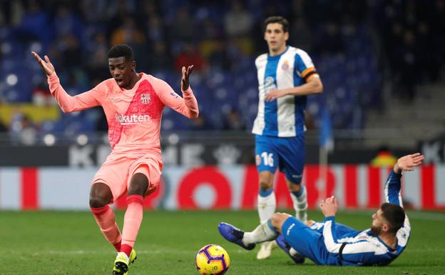 Dembélé en el partido ante el Espanyol. /Reuters