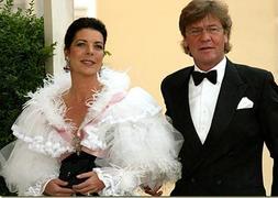 Ernesto de Hannover, pillado en la playa con otra