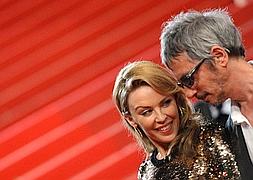 La actriz Kylie Minogue y el director francés Leos Carax. / Foto: Alberto Pizzoli | Vídeo: Atlas/