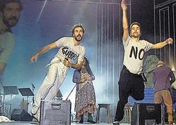Willy Toledo y Alberto San Juan, en la gala de los Goya de 2003. / Archivo/