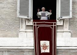 El Papa, durante el Angelus. / Foto: Alessandro Bianchi (Reuters) | Vídeo: Atlas/